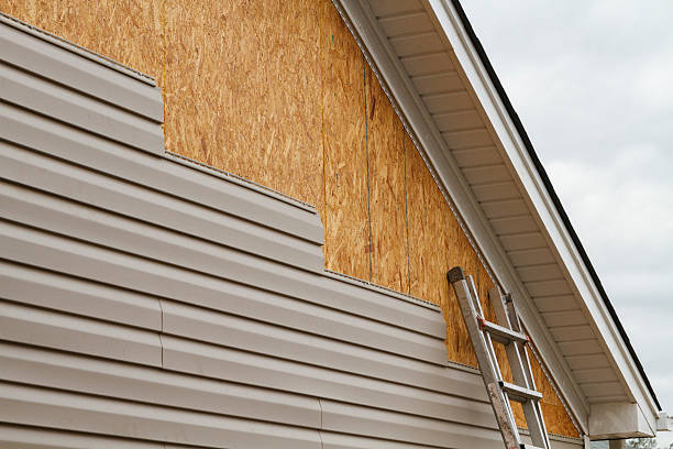 Professional Siding Replacement technician working in Boiling Springs, NC
